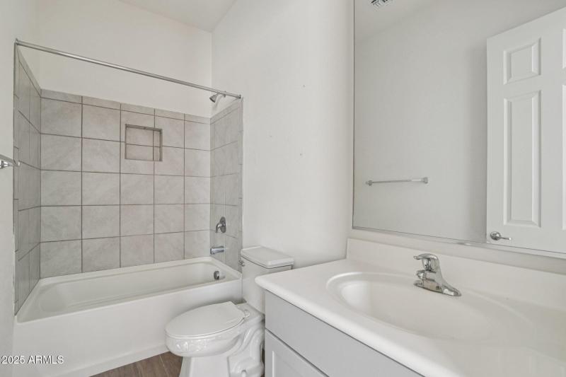 26-web-or-mls-N 185th Ave-S2706-026