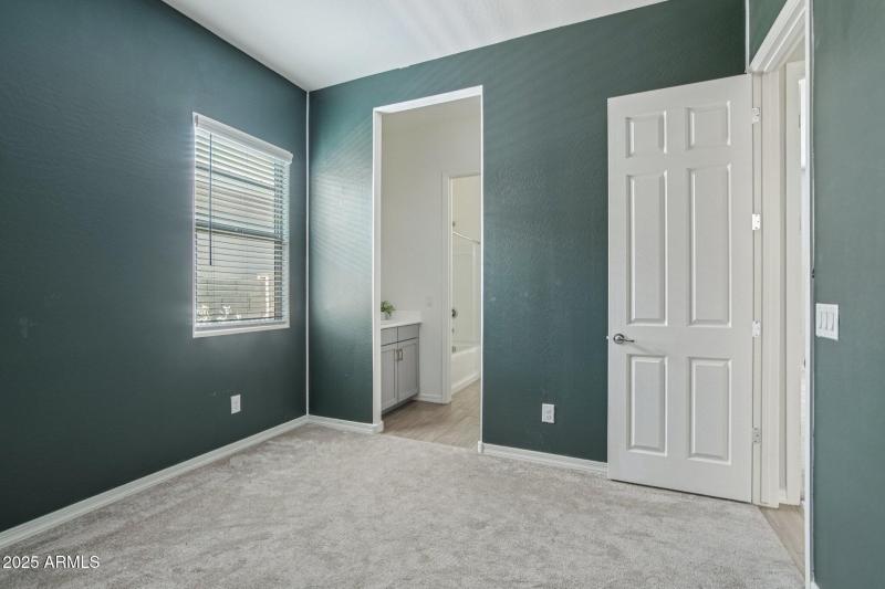 18-web-or-mls-N 185th Ave-S2706-018