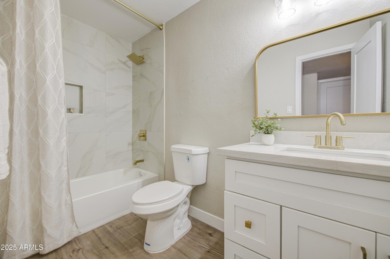 Bathroom 2-pic 2