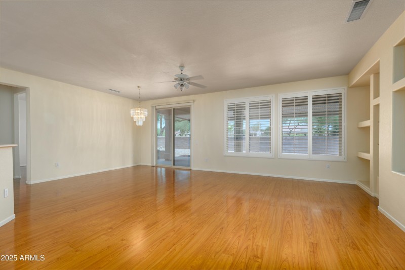 Open Floor plan - Plantatin Shutters