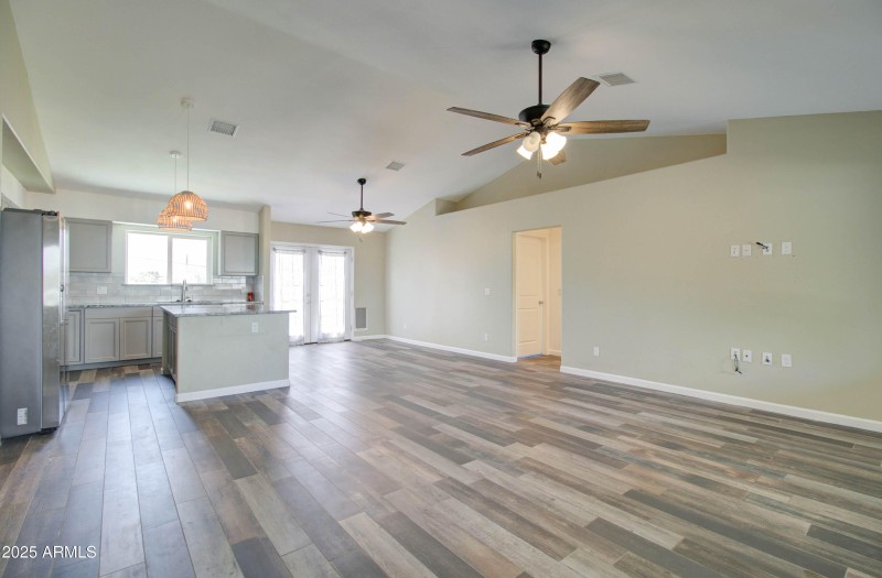 7907 Taos Ave-13