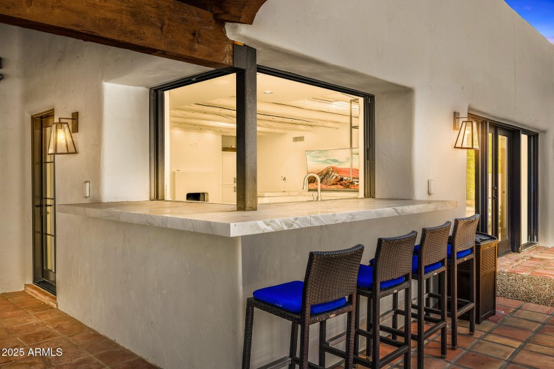 50outdoor bar lounge_twilight