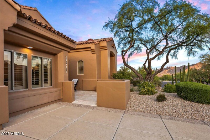 11-Front Court Yard Entry