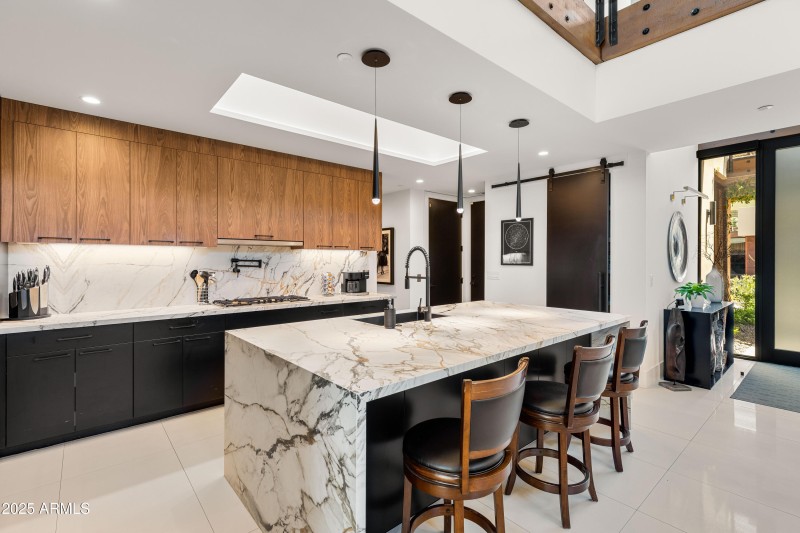 6525 E CAVE CREEK