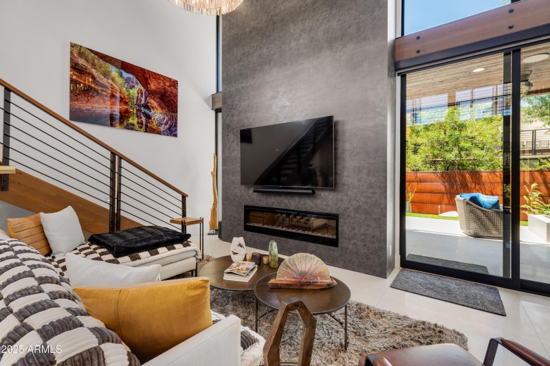 6525 E CAVE CREEK