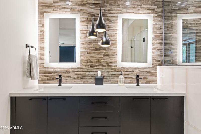 6525 E CAVE CREEK