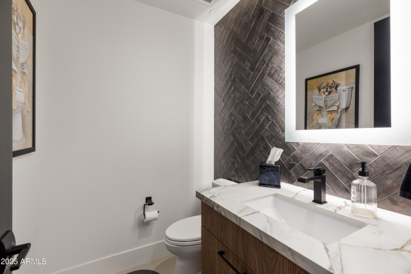 6525 E CAVE CREEK