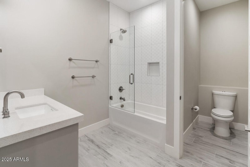 Guest Bath 1