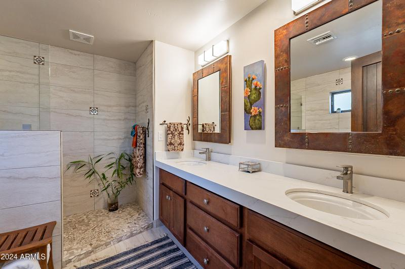 Newly updated spa-like primary bath