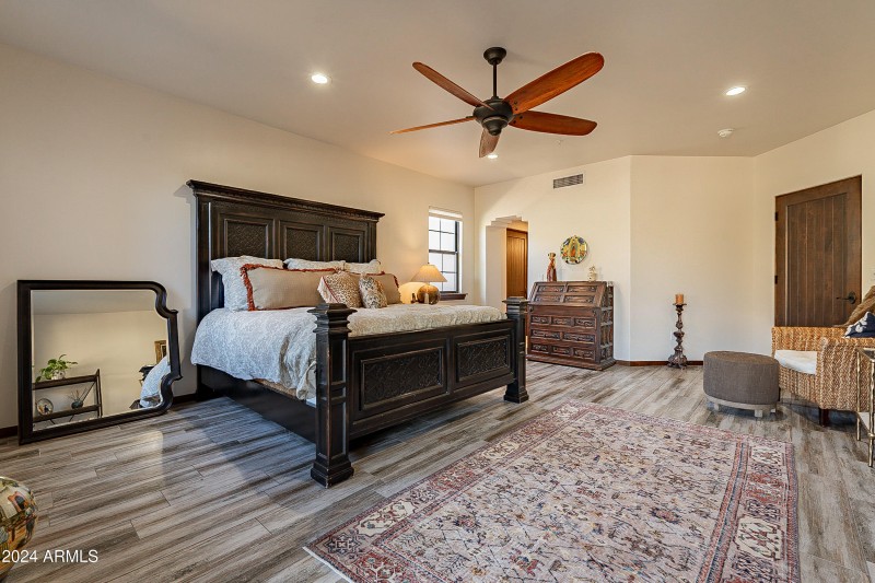 Huge, Primary bedroom