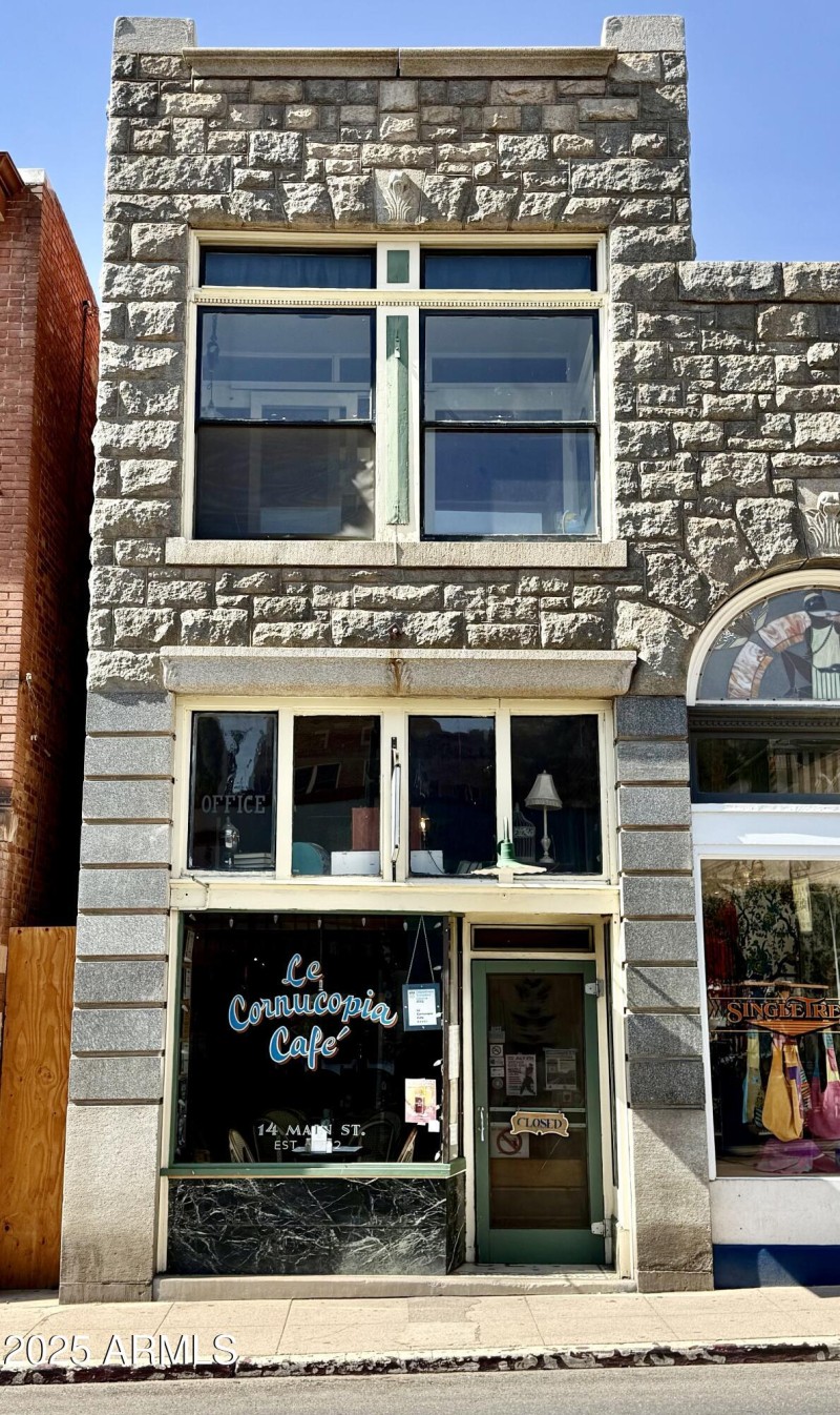 14 Main St