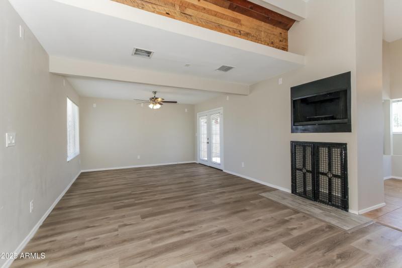 004-photo-living-room-10955625