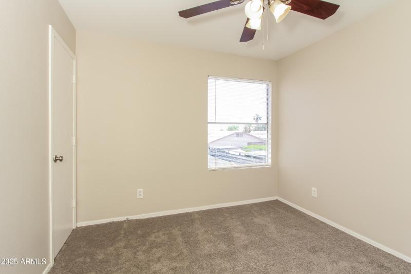 009-photo-primary-bedroom-10955620