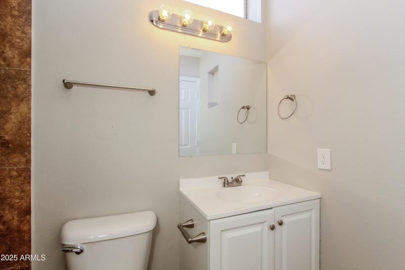 014-photo-bathroom-10955618