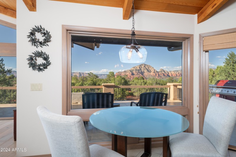BREAKFAST ROOM