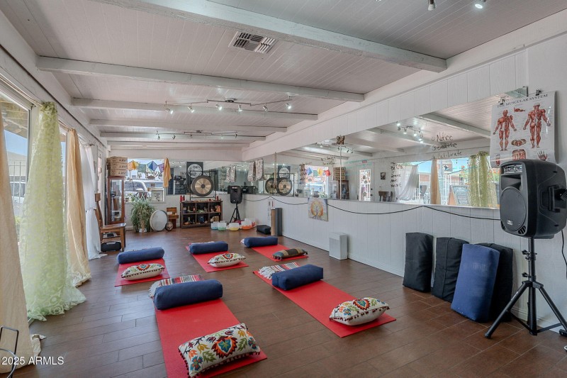 22-web-or-mls-1st Ave-22