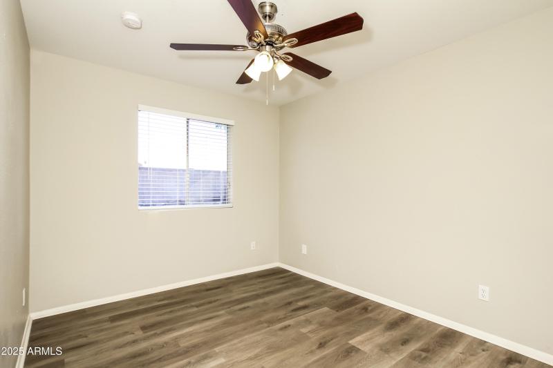 011-photo-bedroom-10224292