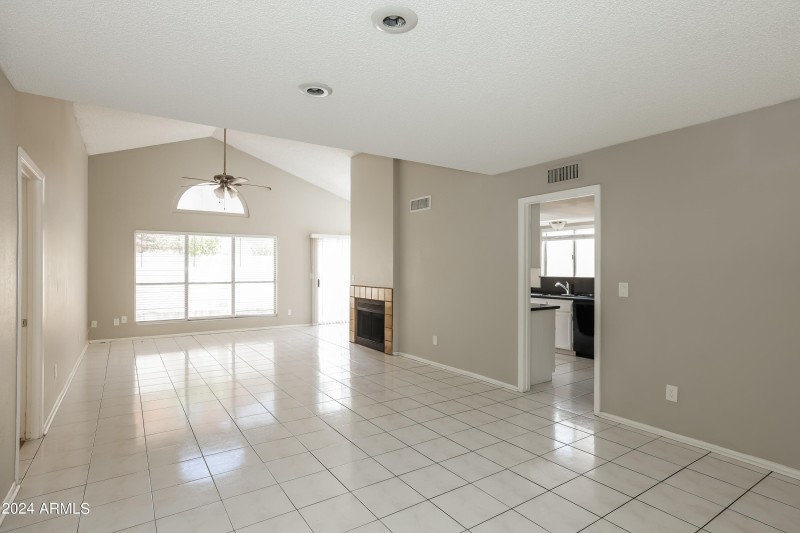 018-photo-living-room-13782119