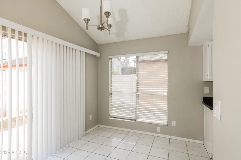 020-photo-dining-room-13782121