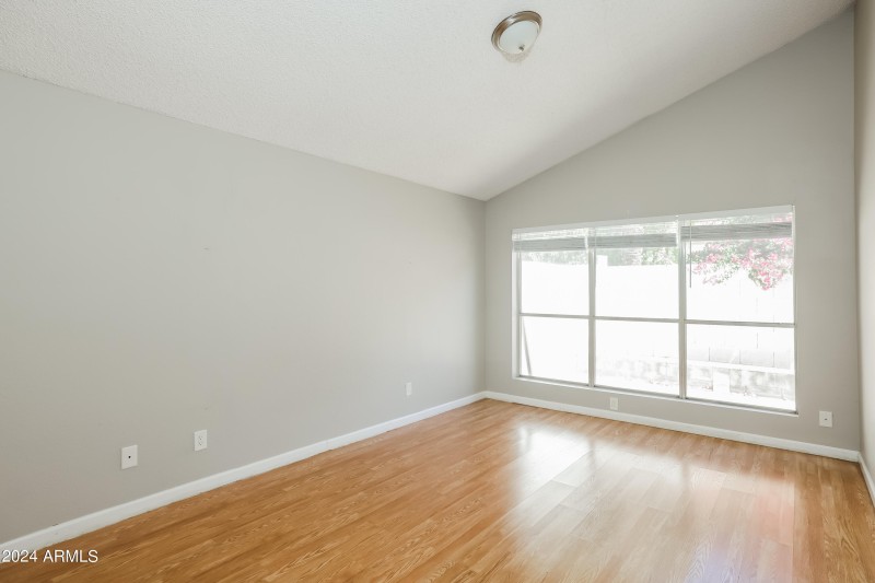 024-photo-primary-bedroom-13782122