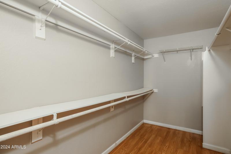 027-photo-walk-in-closet-13782111
