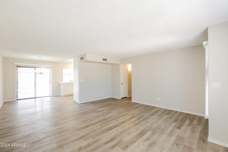 005-photo-living-room-11640696