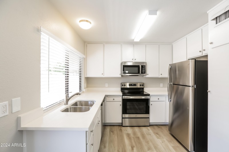 007-photo-kitchen-11640688