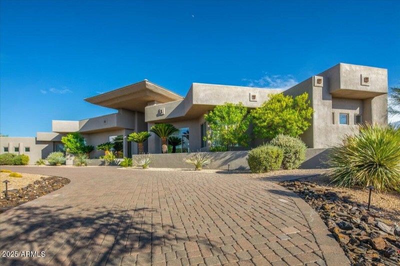 08-Driveway Views