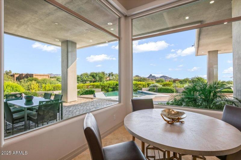 26-Breakfast Nook