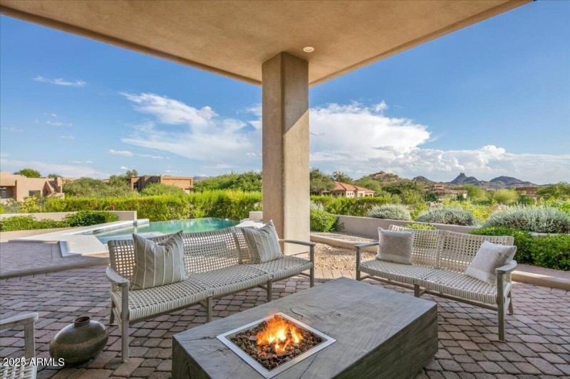 64-Outdoor Living Areas