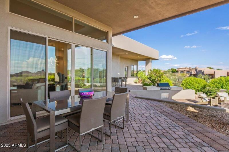 68-Outdoor Dining