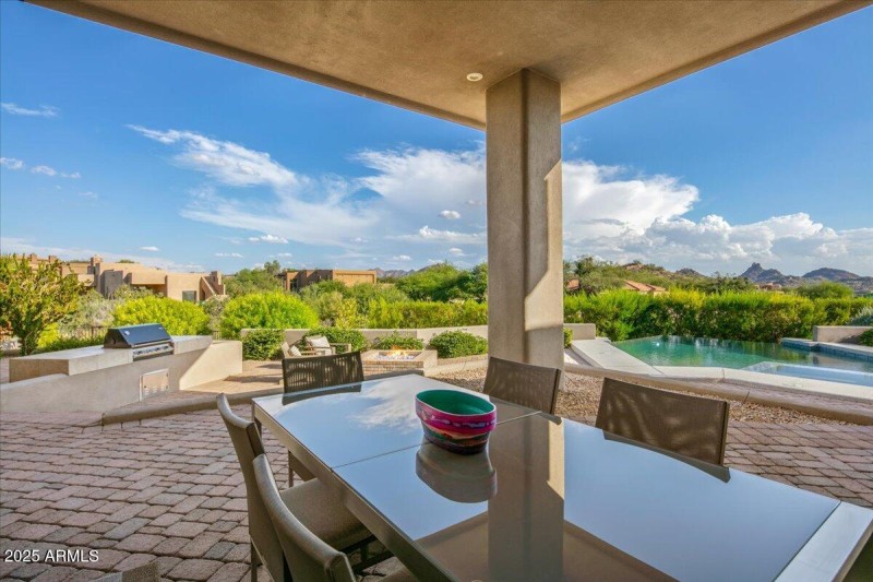 69-Outdoor Dining Views