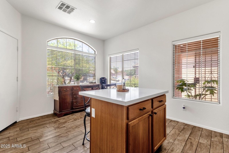 12-web-or-mls-12913-w-rosewood-dr