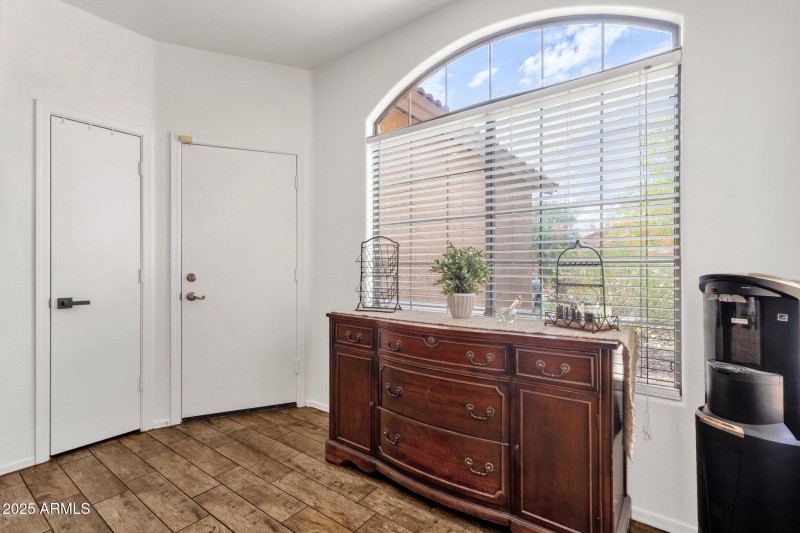 16-web-or-mls-12913-w-rosewood-dr