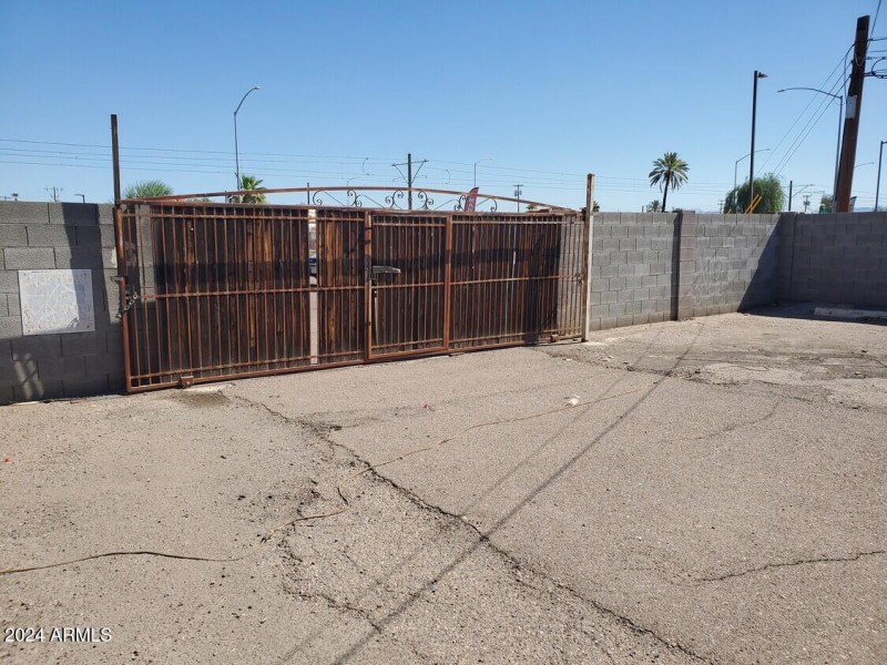 gate