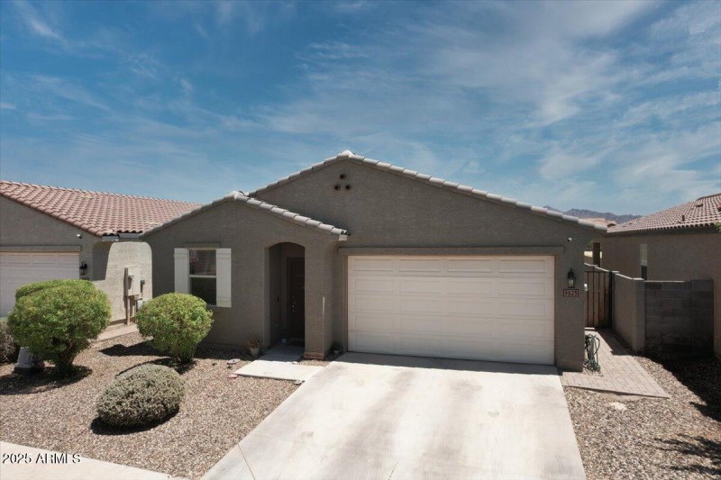 01-Front-9825 W-Trumbull-RD