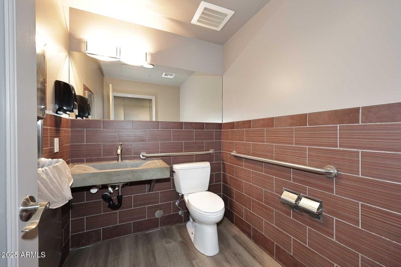 Mens-Restroom