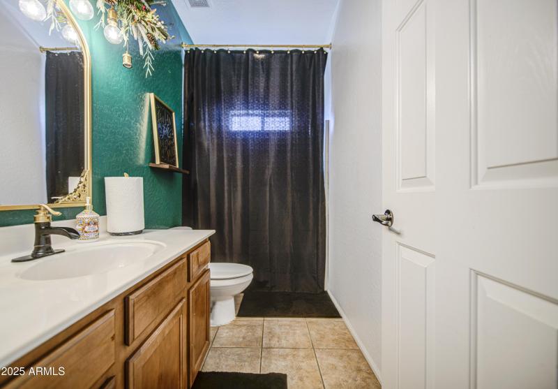 Bathroom 2-pic 1