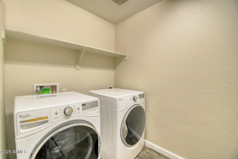 2721 E Dunbar Dr-13
