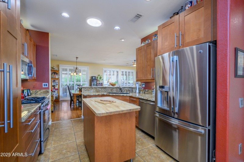 Granite + Stainless Steel Appliances