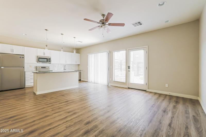 003-photo-living-room-14589186