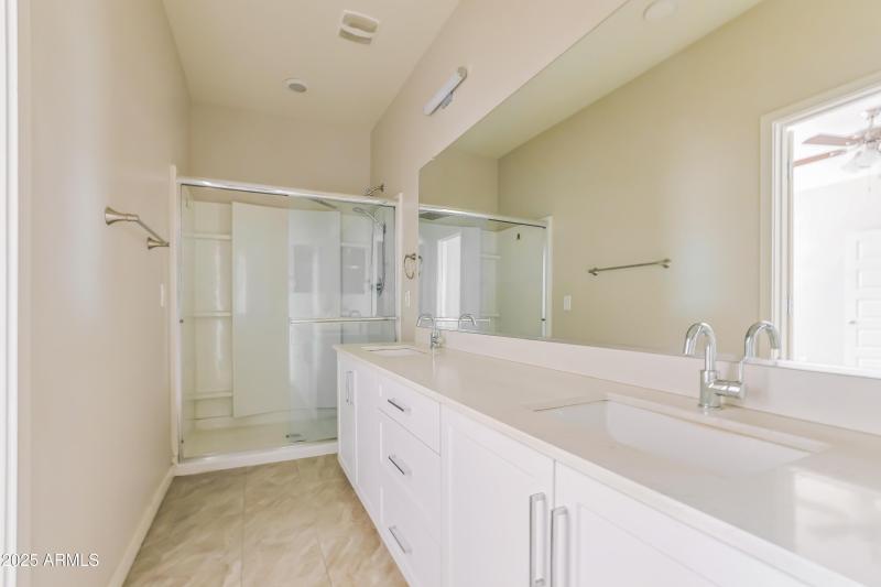 010-photo-primary-bathroom-14589181