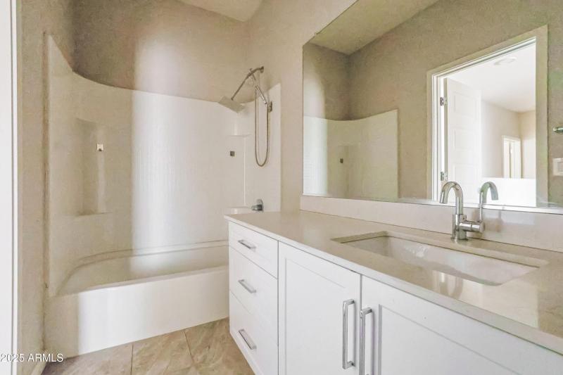 015-photo-bathroom-14589183