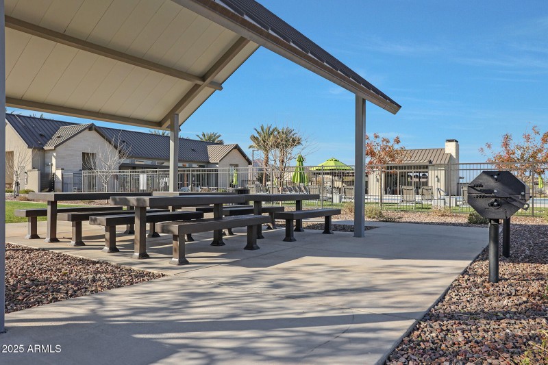 PHX_Empire Pointe_Amenity_Picnic Tables
