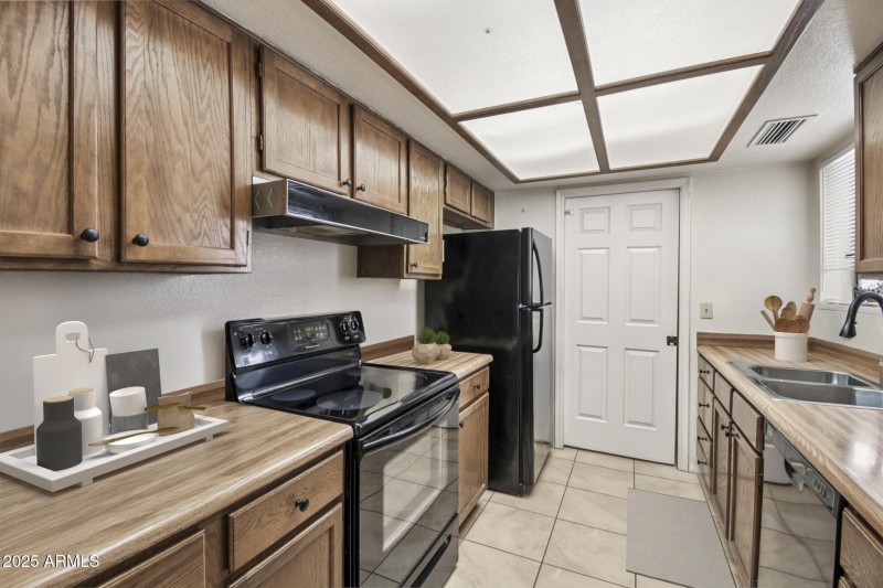 14-web-or-mls-N 26th Dr-S0207-014