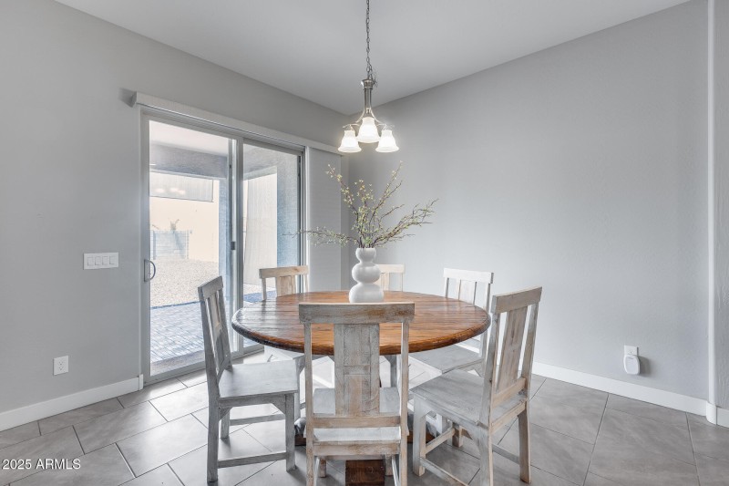 Eat-in Kitchen