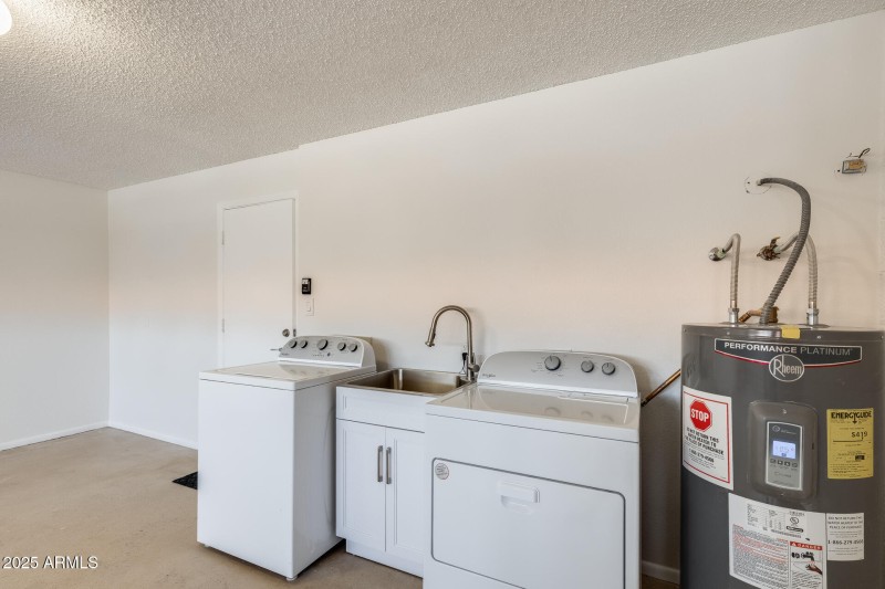 Washer & Dryer Included