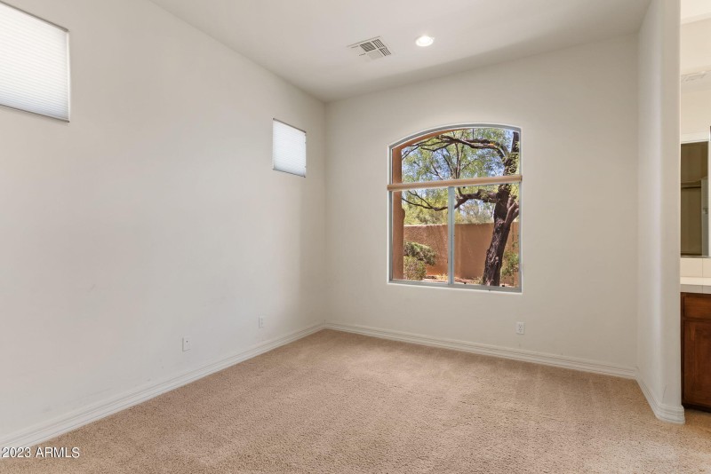 Guest suite with ensuite bath