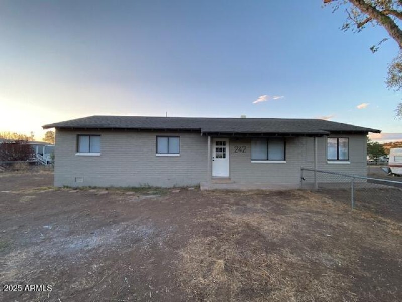 242 E 7th Ave