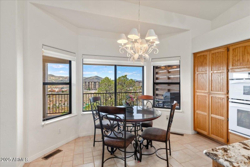 14-Dining Area